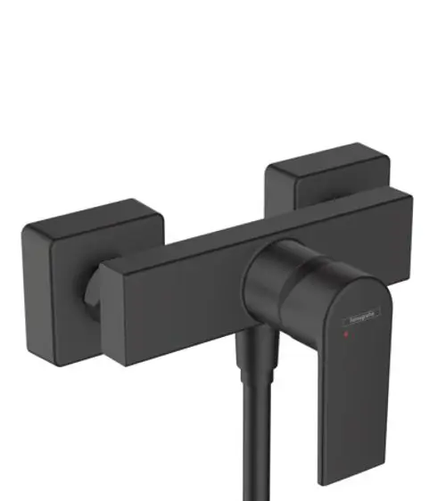Schwarzer Einhebel-Brausemischer von Hansgrohe mit quadratischem Design und einem Hebel zur Temperatur- und Durchflussregulierung. Minimalistische Aufputzmontage.